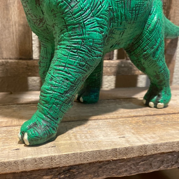 Christmas Dinosaur Figure, Large Resin Brachiosaurus With Christmas Presents - Picture 10 of 16